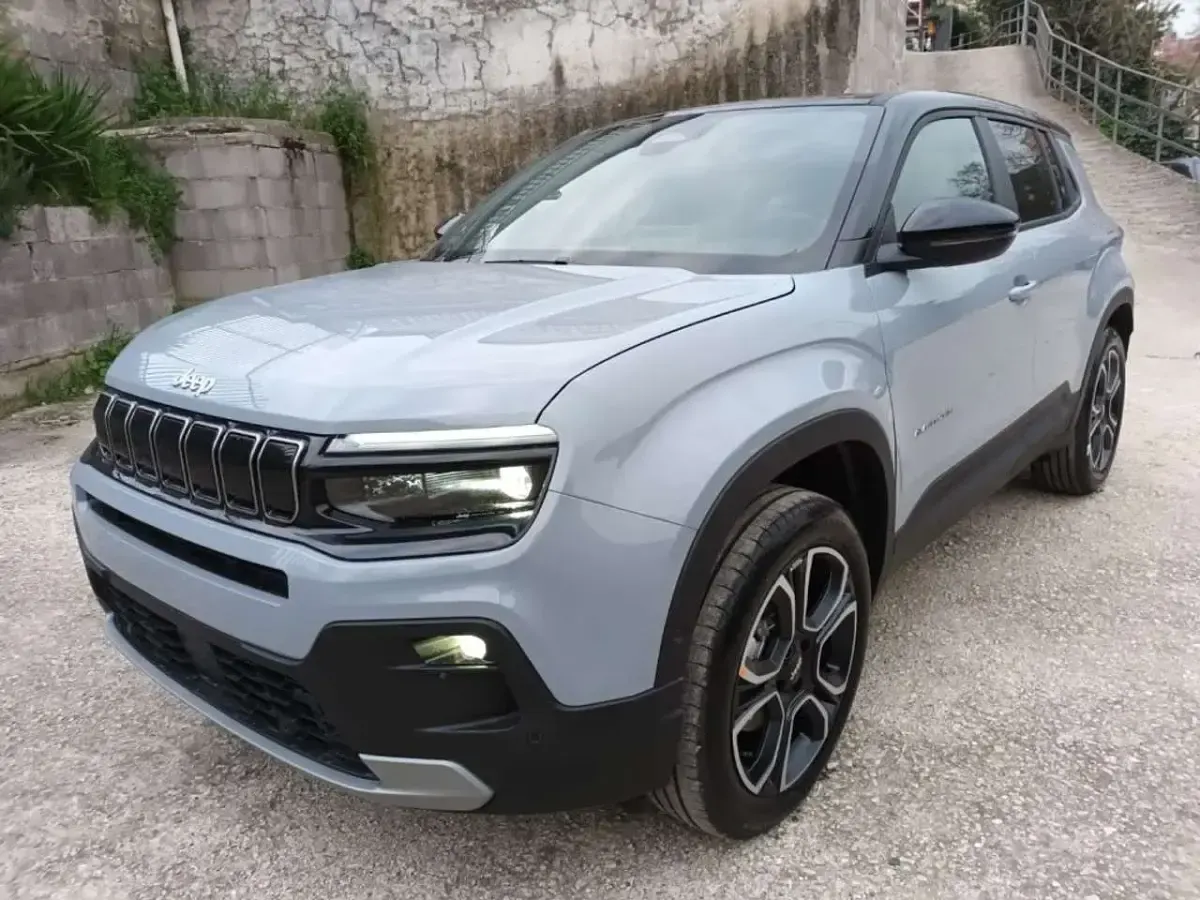 Nuova Jeep Avenger Summit 101 CV (74 kW) 2026 Grigio SUV