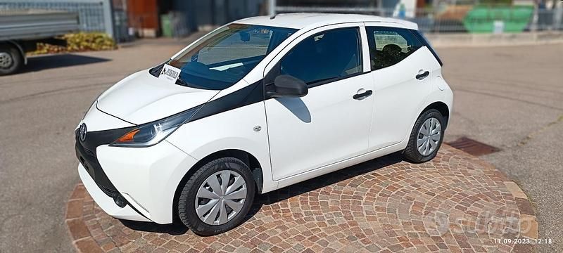 Usata Toyota Aygo 69 CV (50 kW) 2015 Bianco Utilitaria