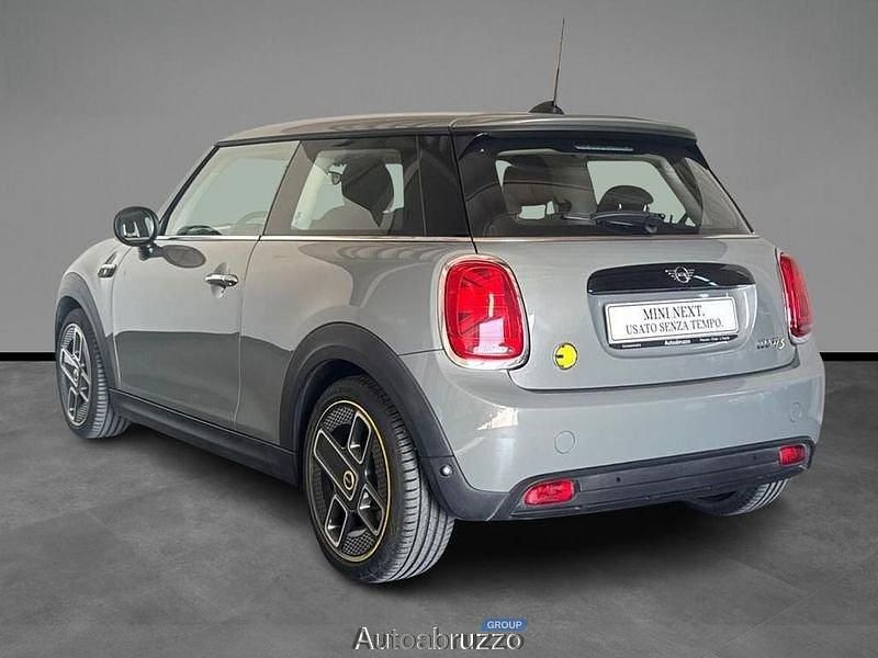 Usata Mini Cooper SE Classic 135 kW (184 CV) 2022 Moonwalk grey metallic Utilitaria