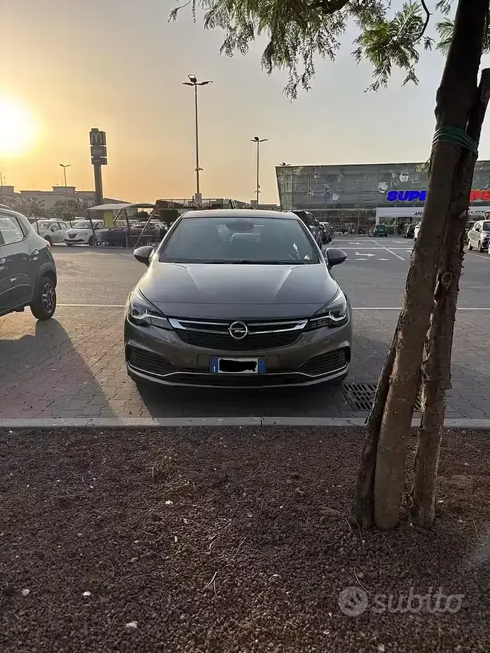 Usata Opel Astra Dynamic 160 CV (117 kW) 2017 Grigio Berlina
