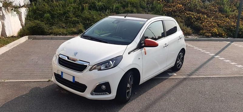 Bianco Usata 2016 Peugeot 108 Roland Garros Due volumi | 8300 € (Buon prezzo) - Immagine 1/4