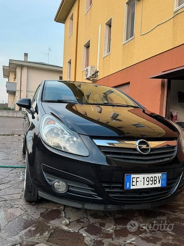 Usata Opel Corsa 85 CV (62 kW) 2012 Nero Berlina