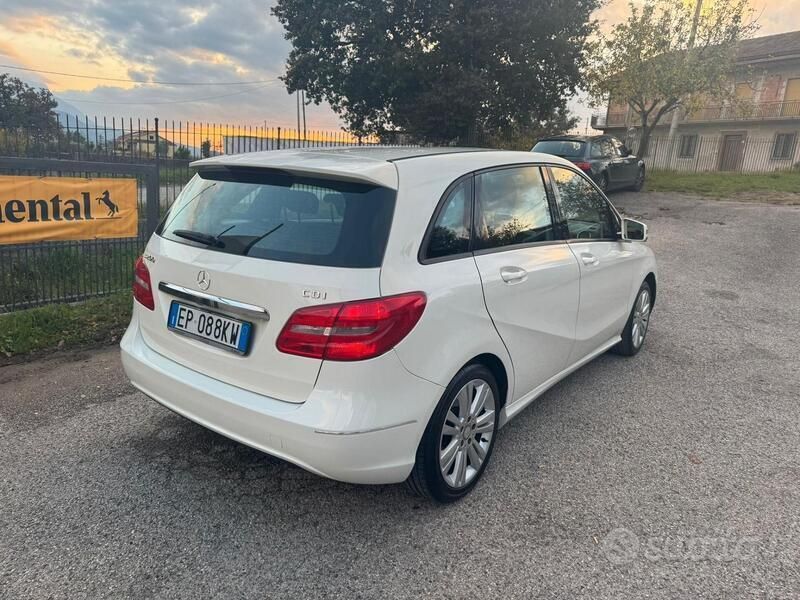 Usata Mercedes A200 136 CV (100 kW) 2012 Bianco Berlina