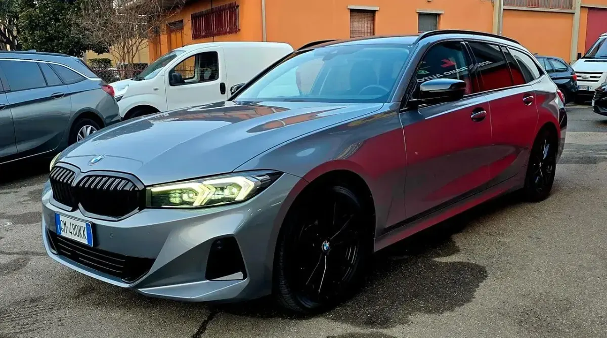 Usata BMW 318 Advantage 150 CV (110 kW) 2022 Grigio Station wagon