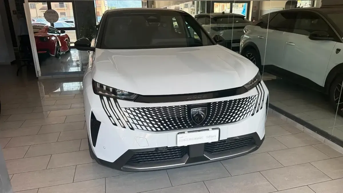 Usata Peugeot 3008 GT 136 CV (100 kW) 2025 Bianco SUV