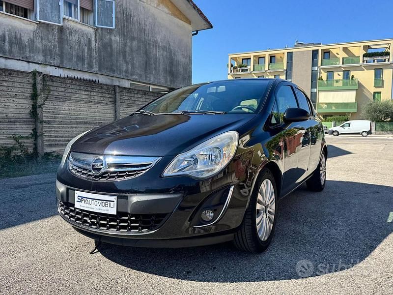 Usata Opel Corsa Cosmo 75 CV (55 kW) 2011 Nero Utilitaria