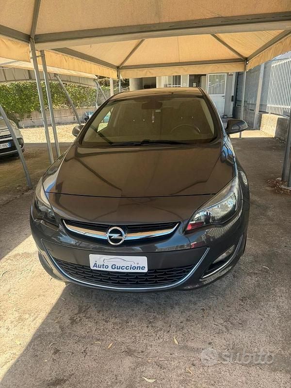 Usata 2015 Opel Astra Tre volumi | 6800 € (Ottimo prezzo) - Immagine 1/4