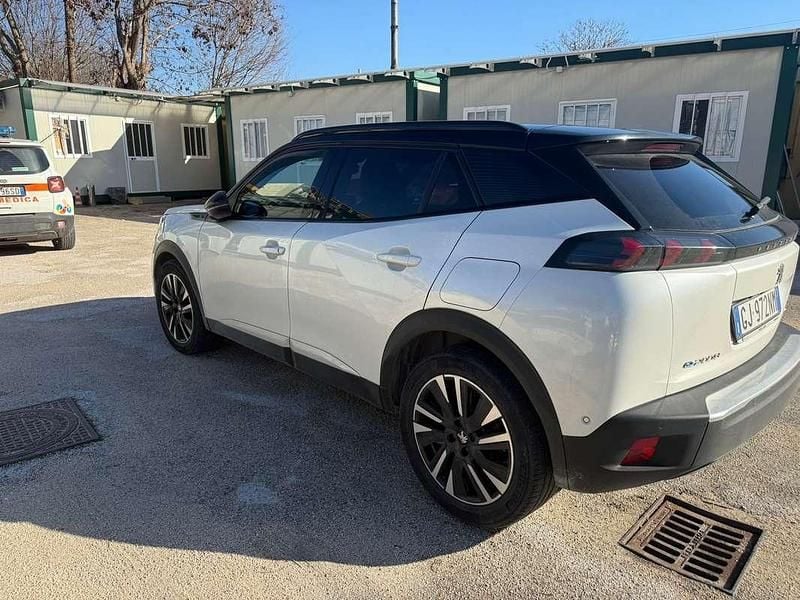 Usata Peugeot 2008 GT 56 kW (77 CV) 2022 Bianco SUV