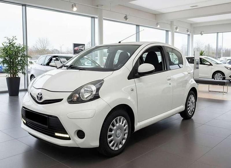 Usata Toyota Aygo 72 CV (52 kW) 2011 Bianco Utilitaria