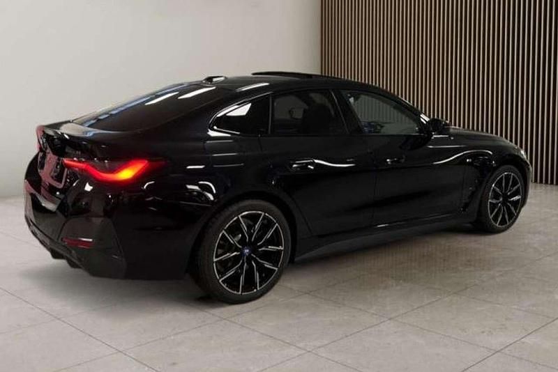 Usata BMW i4 M Sport 105 kW (143 CV) 2022 Saphirschwarz metallizzato Berlina