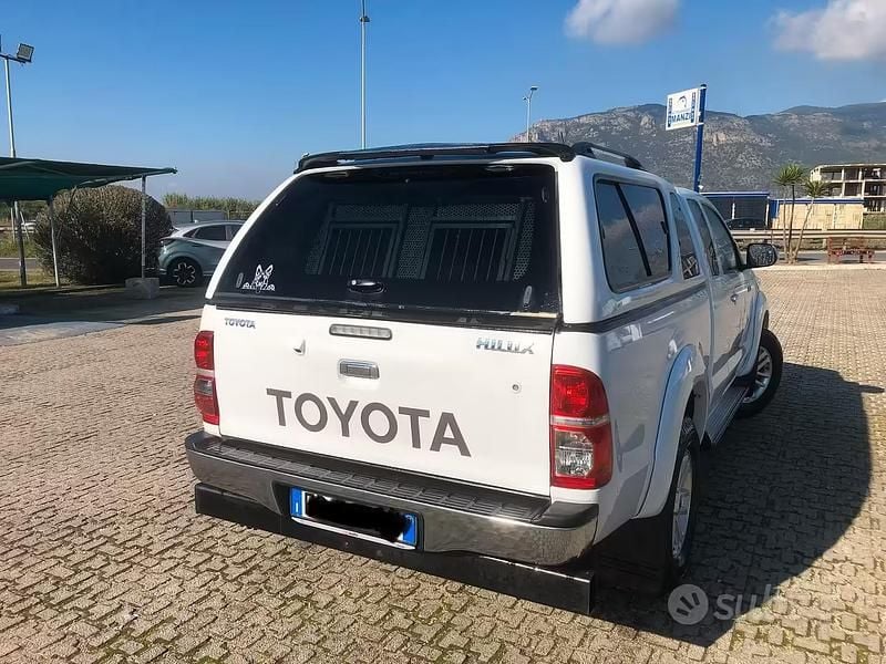 Usata Toyota HiLux 144 CV (105 kW) 2013 Bianco Pick-up