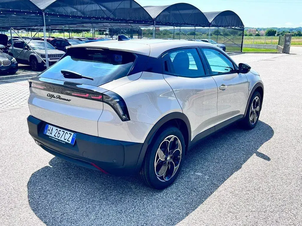 Nuova Alfa Romeo Junior 61 kW (84 CV) 2025 Bianco SUV