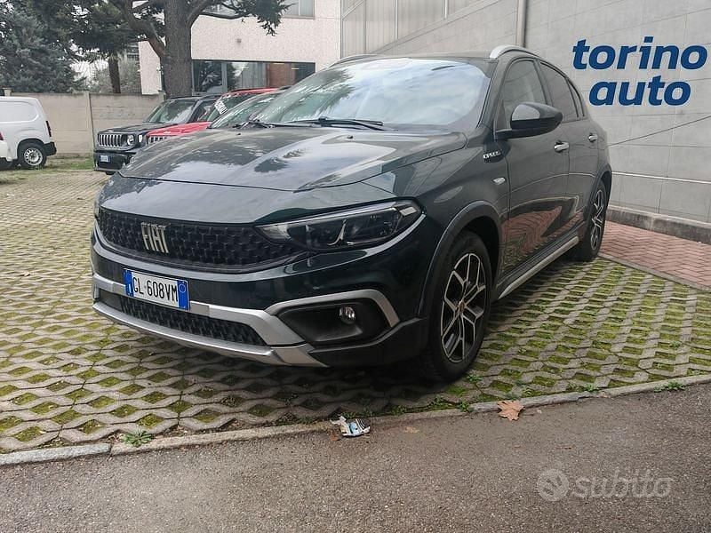 Usata Fiat Tipo Cross 101 CV (74 kW) 2022 Verde Berlina