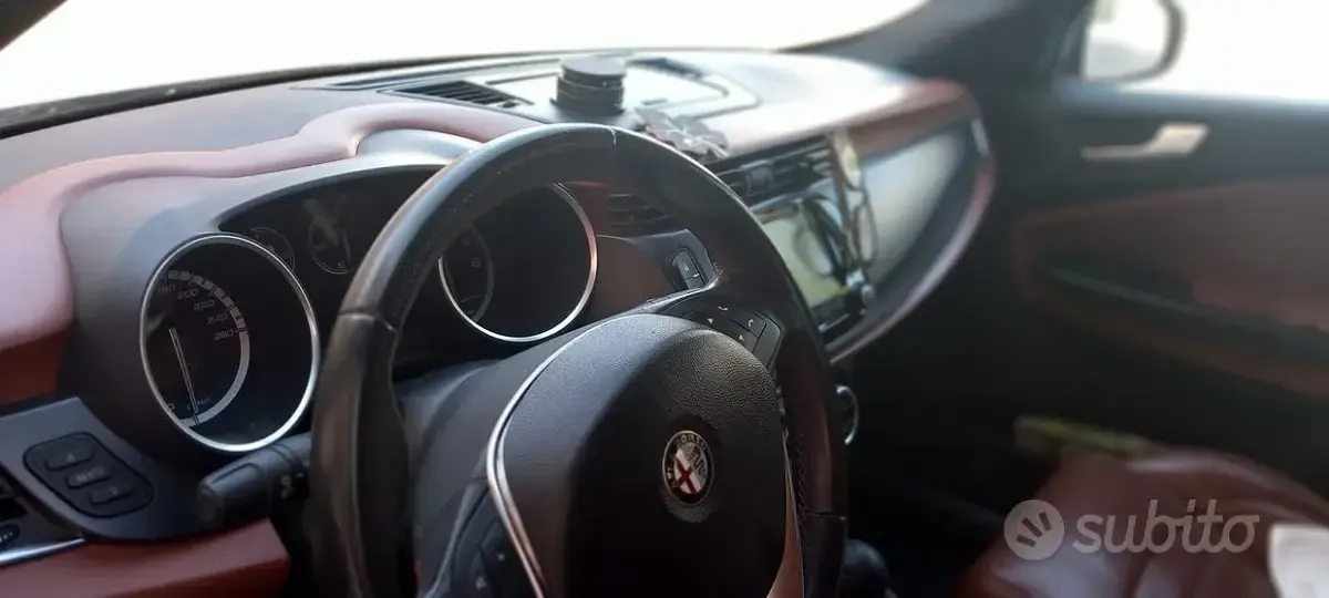 Usata Alfa Romeo Giulietta Quadrifoglio 235 CV (172 kW) 2014 Grigio Utilitaria