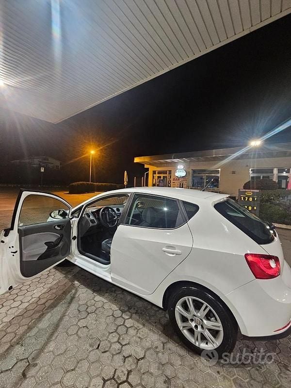 Usata Seat Ibiza Style 105 CV (77 kW) 2013 Bianco Berlina