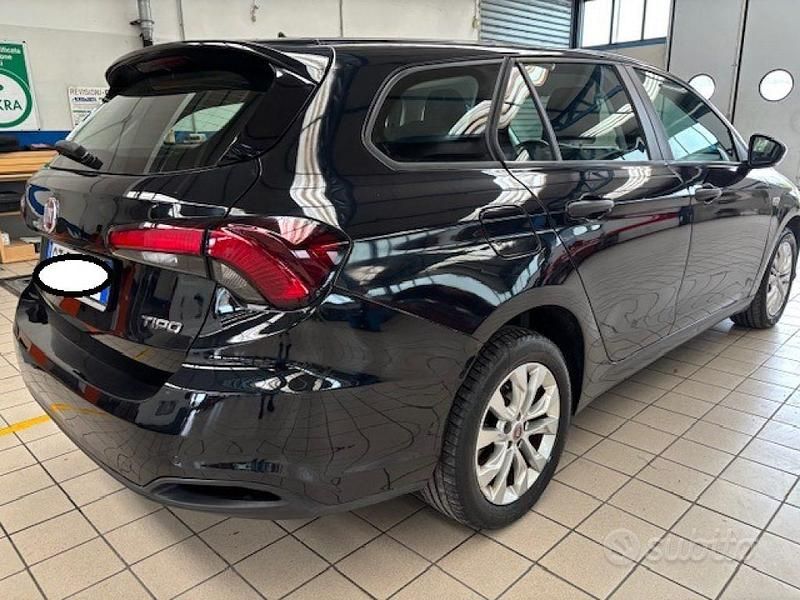 Usata Fiat Tipo Easy 120 CV (88 kW) 2018 Nero Station wagon