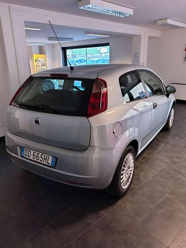 Usata Fiat Grande Punto Dynamic 65 CV (47 kW) 2006 Grigio Utilitaria