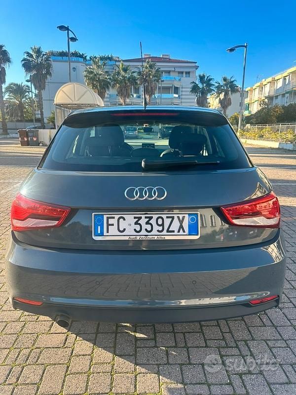 Usata Audi A1 Sportback Ambiente 90 CV (66 kW) 2016 Grigio Utilitaria