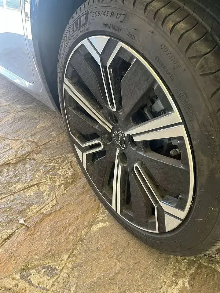 Usata Lancia Ypsilon 101 CV (74 kW) 2025 Grigio Utilitaria