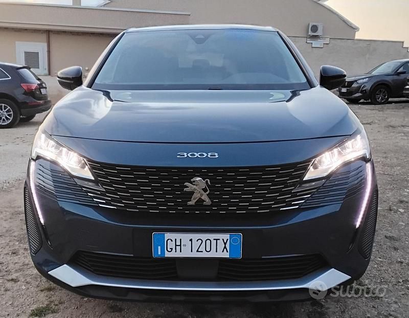 Usata Peugeot 3008 Allure 131 CV (96 kW) 2022 Verde SUV