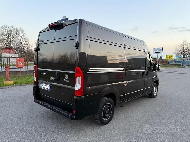 Usata Fiat Ducato 33 120 CV (88 kW) 2021 Marrone Furgone
