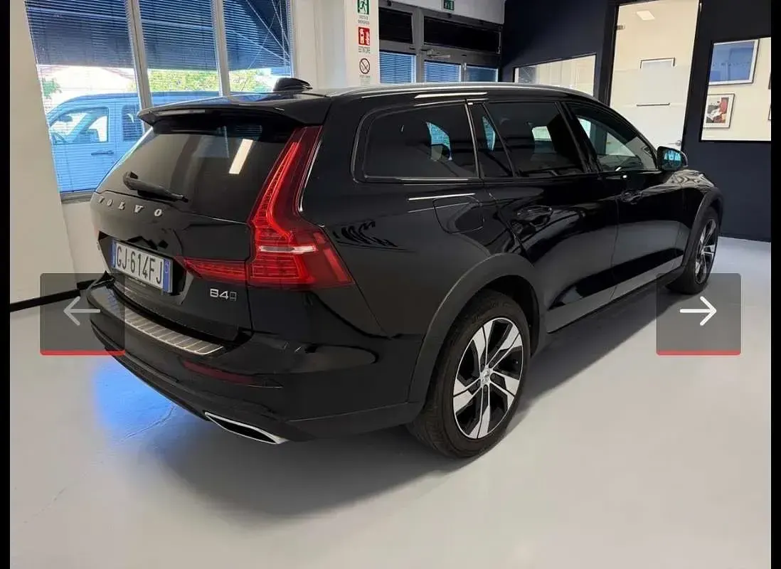 Usata Volvo V60 CC Business Edition 197 CV (144 kW) 2022 Nero Station wagon