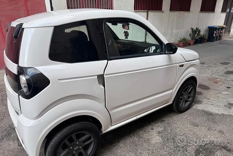 Usata Ligier Myli 60 kW (82 CV) 2024 Bianco Utilitaria