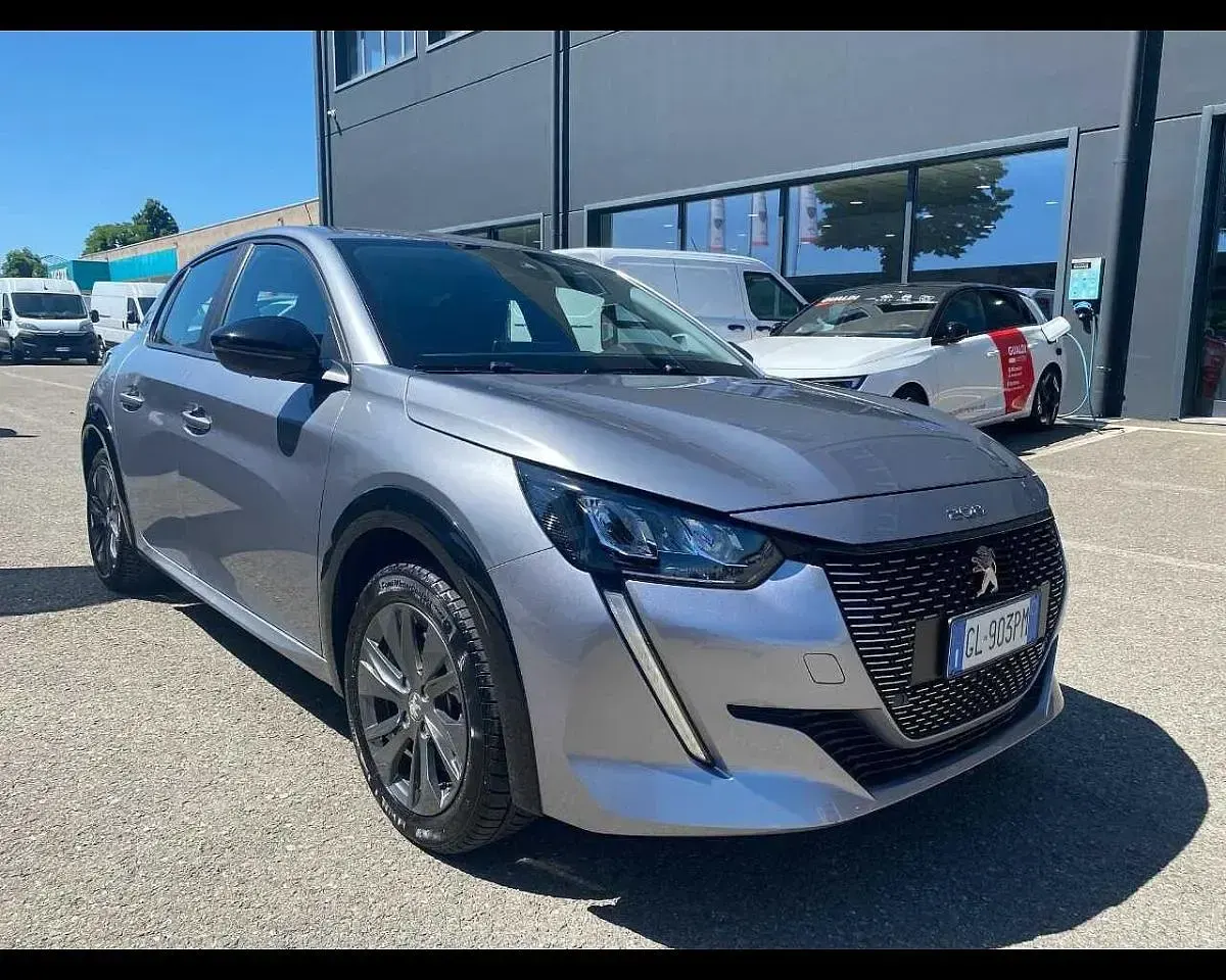 Usado Peugeot e-208 Active 56 kW (77 CV) 2022 Gris Utilitario
