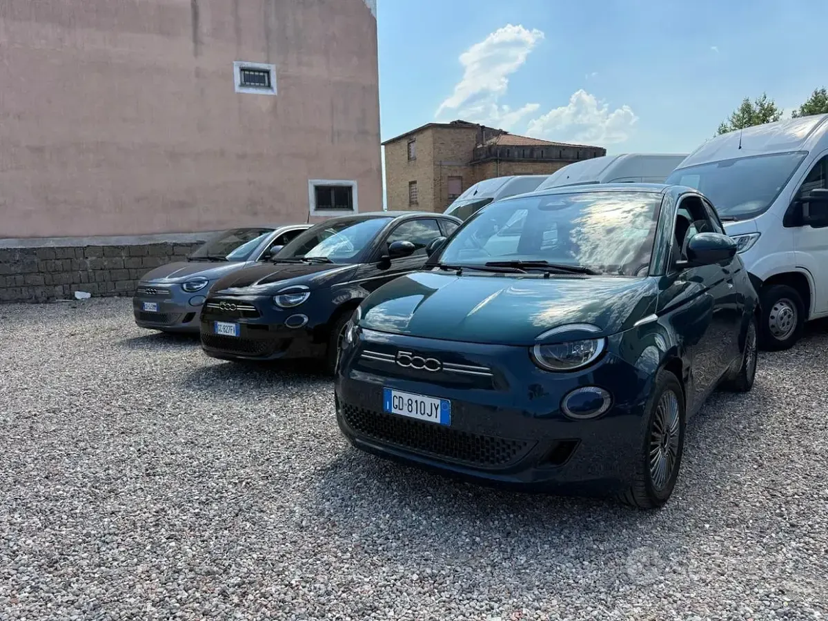 Usata Fiat 500e Icon 42 kW (58 CV) 2021 Bluazzurro Berlina