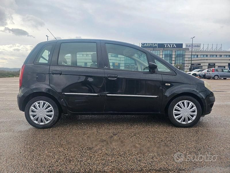 Nero Usata 2007 Lancia Musa Monovolume | 3900 € (Buon prezzo) - Immagine 1/4