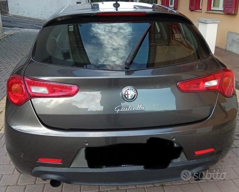 Usata Alfa Romeo Giulietta Exclusive 140 CV (102 kW) 2012 Grigio Utilitaria
