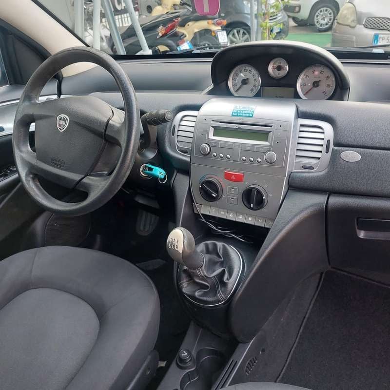 Usata Lancia Ypsilon 75 CV (55 kW) 2011 Nero Utilitaria
