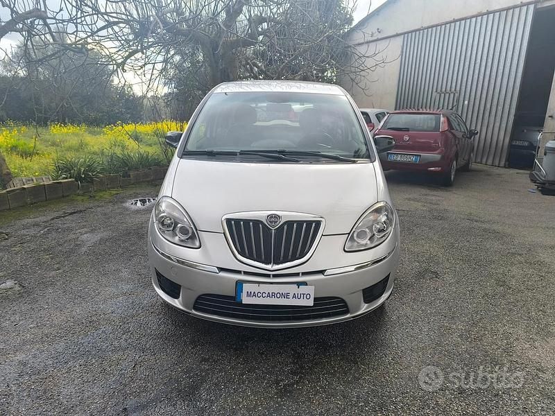 Usata Lancia Musa Gold 95 CV (69 kW) 2013 Argento Monovolume