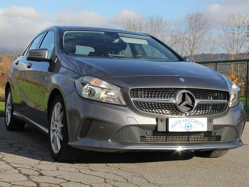 Grigio Usata 2017 Mercedes A180 Urban Tre volumi | 16.500 € (Super prezzo) - Immagine 1/4