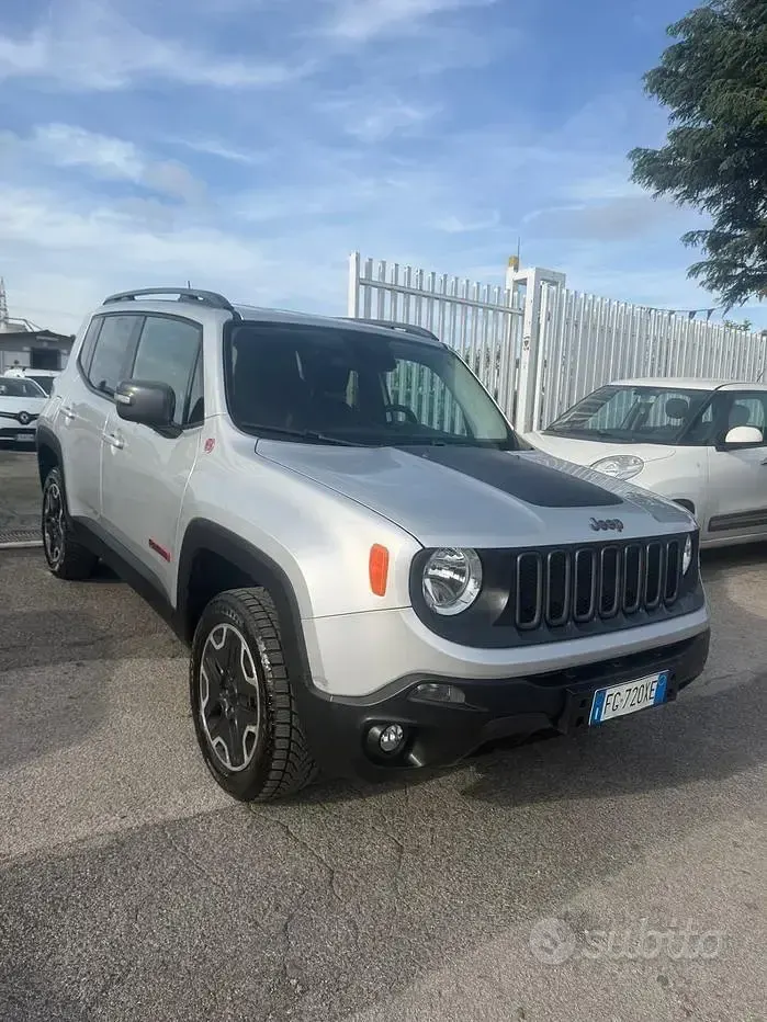 Usata Jeep Renegade Trailhawk 170 CV (125 kW) 2015 Grigio SUV