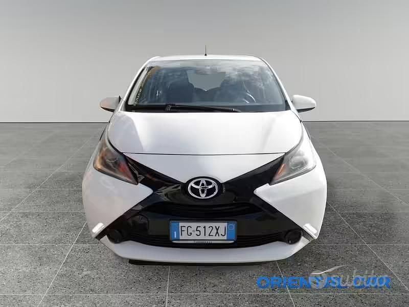 Usata Toyota Aygo Cool 69 CV (50 kW) 2017 Bianco Utilitaria