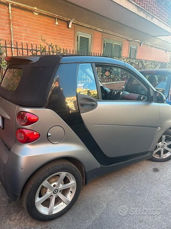 Usata 2012 Smart ForTwo Coupé Utilitaria | 6500 € (Buon prezzo) - Immagine 1/3