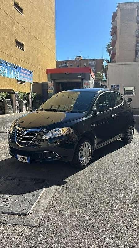 Usata 2014 Lancia Ypsilon S Due volumi | 6200 € (Buon prezzo) - Immagine 1/4