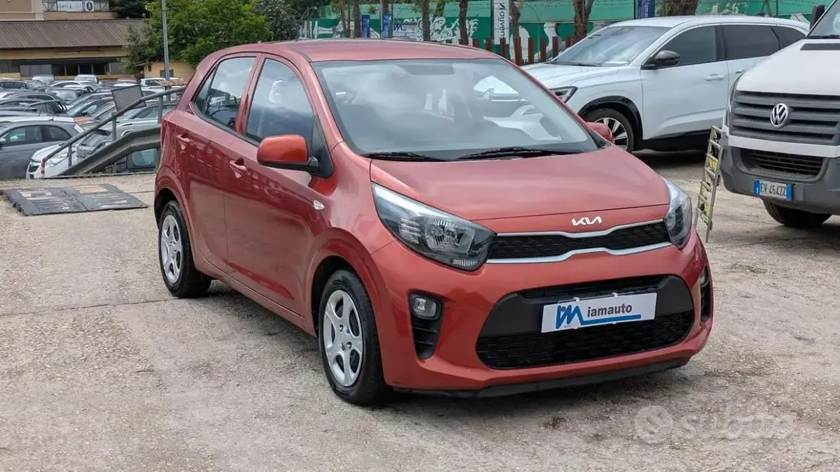Usado Kia Picanto Urban 67 CV (49 kW) 2023 Naranja Utilitario