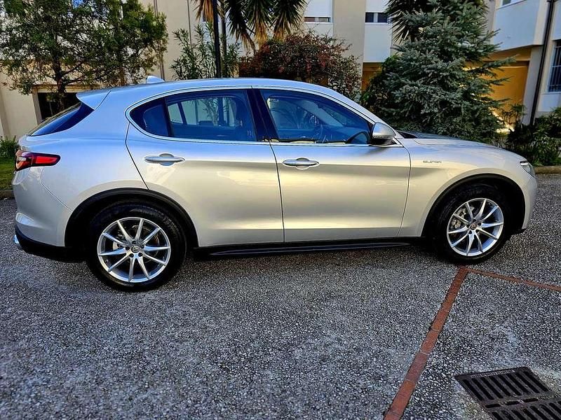 Usata Alfa Romeo Stelvio Executive 190 CV (139 kW) 2020 Argento SUV