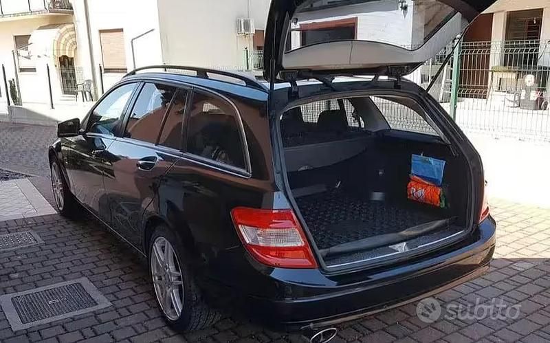 Usata Mercedes C200 136 CV (100 kW) 2010 Nero Station wagon