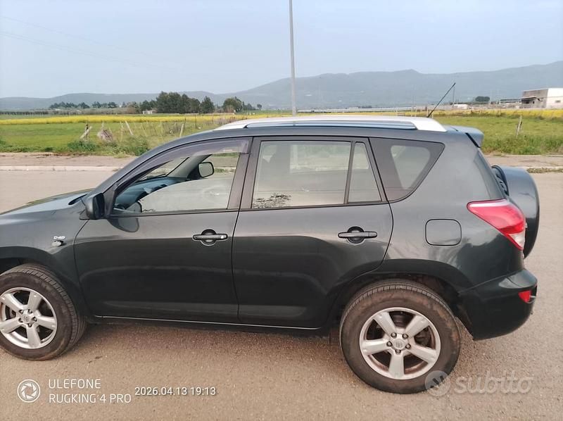 Usata Toyota RAV4 128 CV (94 kW) 2006 Grigio SUV