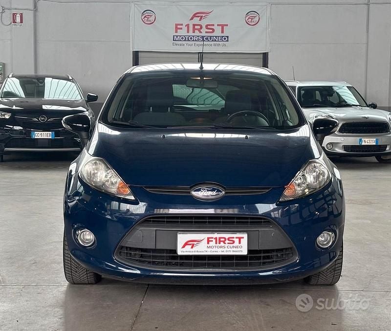 Usata Ford Fiesta Titanium 70 CV (51 kW) 2012 Blu Utilitaria