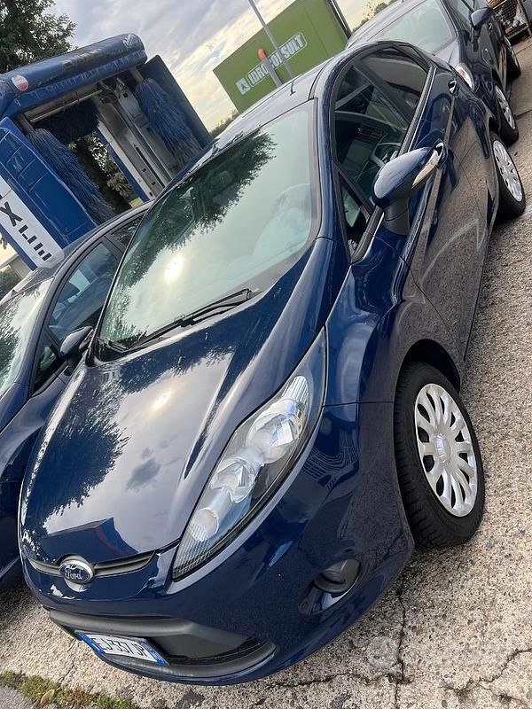 Usata Ford Fiesta Titanium 70 CV (51 kW) 2011 Blu Utilitaria