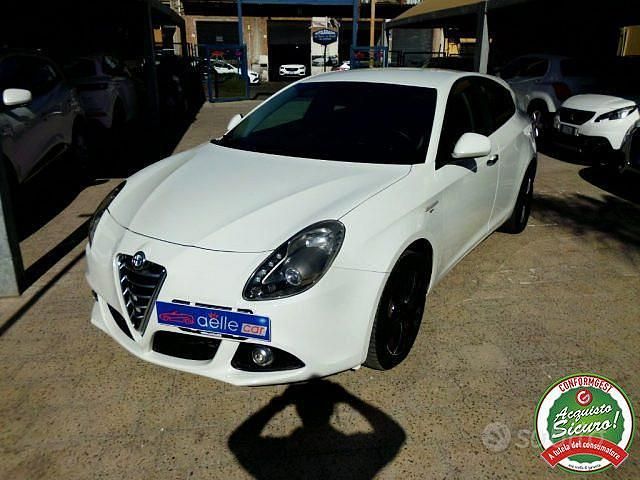 Usata Alfa Romeo Giulietta Distinctive 105 CV (77 kW) 2015 Bianco Utilitaria