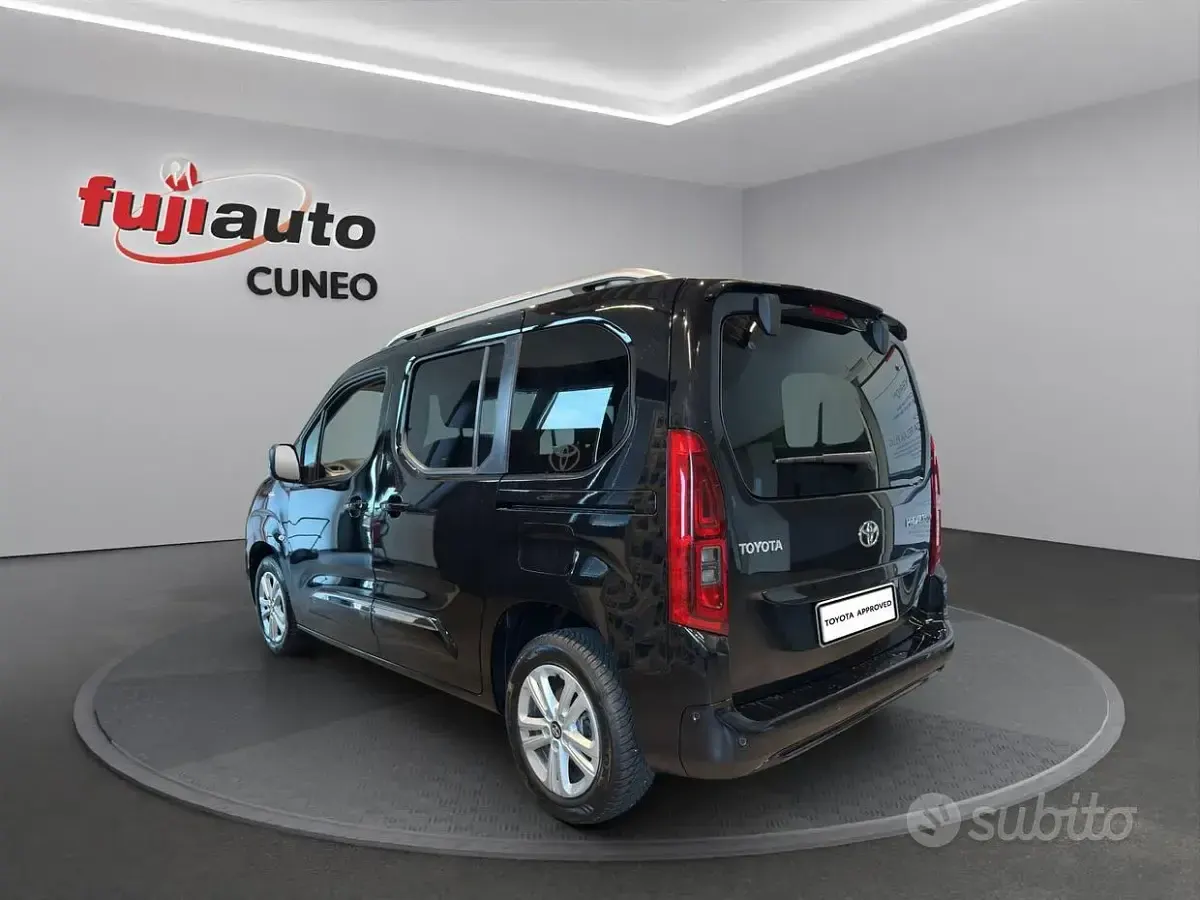 Usata Toyota Proace Verso City 100 CV (73 kW) 2021 Nero Station wagon
