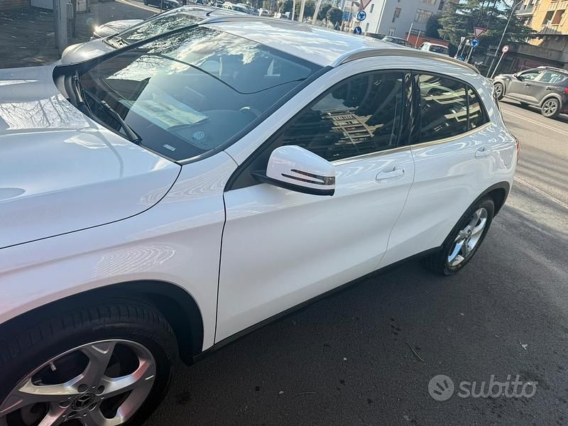 Usata Mercedes GLA200 Business 163 CV (119 kW) 2019 Bianco SUV