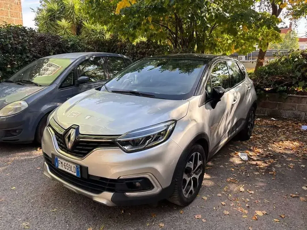 Usata Renault Captur Intens 90 CV (66 kW) 2017 Argento SUV