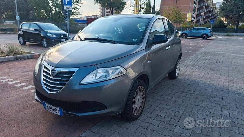 Usata Lancia Ypsilon Gold 86 CV (63 kW) 2013 Grigio Utilitaria
