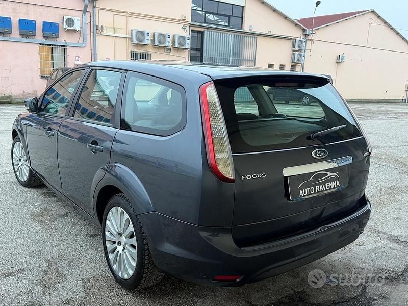 Usata Ford Focus Titanium 110 CV (80 kW) 2009 Grigio Station wagon